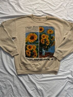 Gildan Cream Crewneck Sweatshirt with Yellow Sunflower Graphic